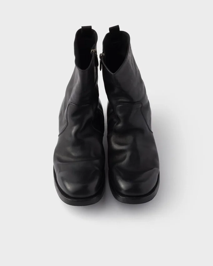Δερμάτινες μπότες με φερμουάρ Δερμάτινες μπότες με φερμουάρ