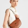 Δερμάτινη τσάντα ώμου Prada Arqua με πτερύγιο Δερμάτινη τσάντα ώμου Prada Arqua με πτερύγιο