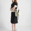 Δερμάτινη τσάντα τύπου μπουκέτο Prada με αγκράφα και ζώνη με καρφιά Δερμάτινη τσάντα τύπου μπουκέτο Prada με αγκράφα και ζώνη με καρφιά