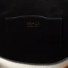 Δερμάτινη τσάντα τύπου μπουκέτο Prada με αγκράφα και ζώνη με καρφιά Δερμάτινη τσάντα τύπου μπουκέτο Prada με αγκράφα και ζώνη με καρφιά