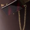 Δερμάτινη τσάντα τύπου μπουκέτο Prada με αγκράφα και ζώνη με κοσμήματα Δερμάτινη τσάντα τύπου μπουκέτο Prada με αγκράφα και ζώνη με κοσμήματα