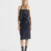 Ελαφριά φούστα-μολύβι από Re-Nylon Ελαφριά φούστα-μολύβι από Re-Nylon