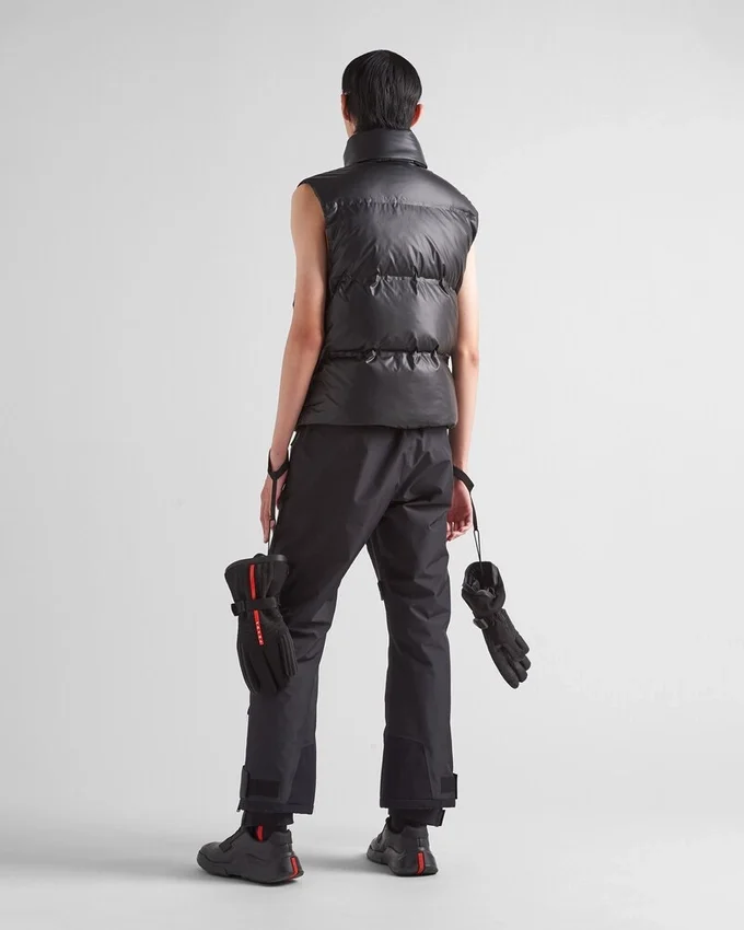 Ελαφρύ γιλέκο από Re-Nylon Ελαφρύ γιλέκο από Re-Nylon