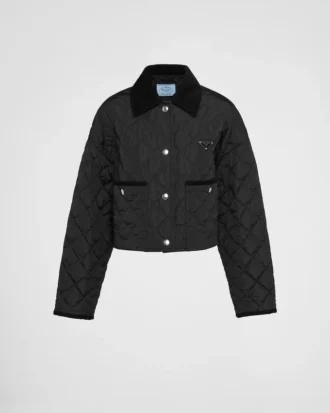 Ελαφρύ κοντό μπουφάν από Re-Nylon