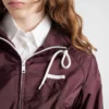 Ελαφρύ μπουφάν από Re-Nylon Ελαφρύ μπουφάν από Re-Nylon