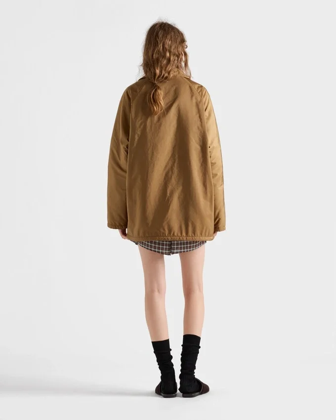 Ελαφρύ μπουφάν από Re-Nylon Ελαφρύ μπουφάν από Re-Nylon