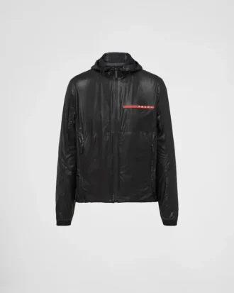 Ελαφρύ μπουφάν με κουκούλα από Re-Nylon