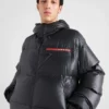 Ελαφρύ μπουφάν με κουκούλα από Re-Nylon Ελαφρύ μπουφάν με κουκούλα από Re-Nylon