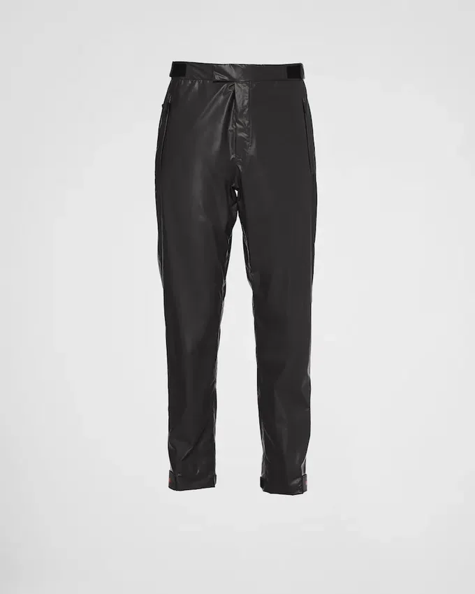 Ελαφρύ τεχνικό παντελόνι από Re-Nylon Ελαφρύ τεχνικό παντελόνι από Re-Nylon