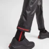 Ελαφρύ τεχνικό παντελόνι από Re-Nylon Ελαφρύ τεχνικό παντελόνι από Re-Nylon