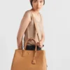Εξαιρετικά μεγάλη δερμάτινη τσάντα Prada Buckle Εξαιρετικά μεγάλη δερμάτινη τσάντα Prada Buckle