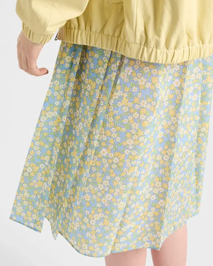 Φούστα από Re-Nylon με ολόκληρο floral μοτίβο Φούστα από Re-Nylon με ολόκληρο floral μοτίβο