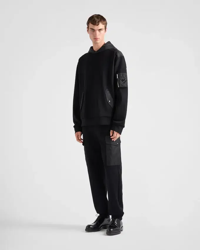 Φούτερ με κουκούλα από βαμβακερό φλις και Re-Nylon Φούτερ με κουκούλα από βαμβακερό φλις και Re-Nylon