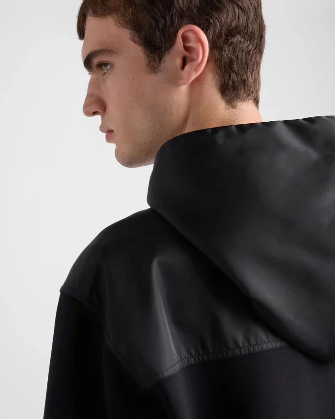 Φούτερ με κουκούλα από βαμβακερό φλις και Re-Nylon Φούτερ με κουκούλα από βαμβακερό φλις και Re-Nylon