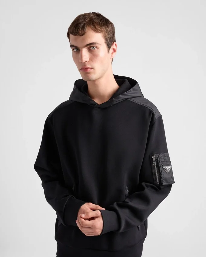 Φούτερ με κουκούλα από βαμβακερό φλις και Re-Nylon Φούτερ με κουκούλα από βαμβακερό φλις και Re-Nylon