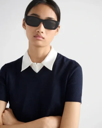 Γυαλιά ηλίου με το λογότυπο της Prada