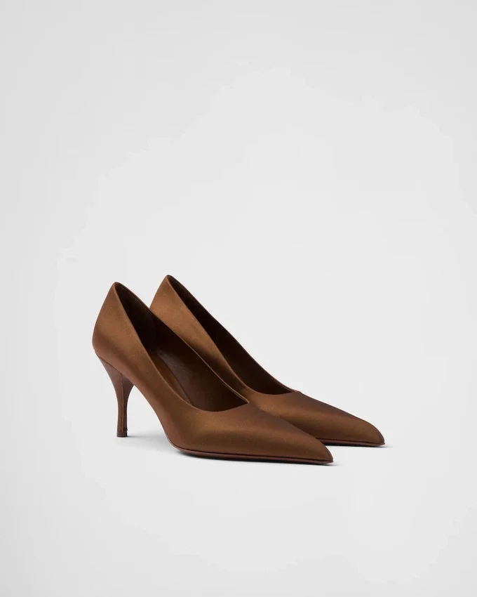 Γυαλιστερά γόβα Γυαλιστερά γόβα
