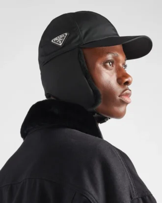 Καπέλο από Re-Nylon και shearling