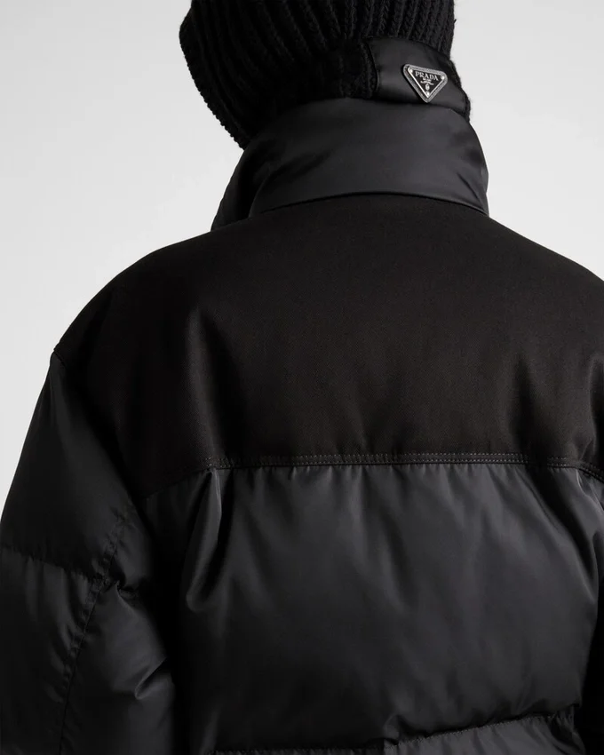 Κοντό μπουφάν από Re-Nylon Κοντό μπουφάν από Re-Nylon