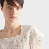 Κοντομάνικο crop top με floral print από Ponga
