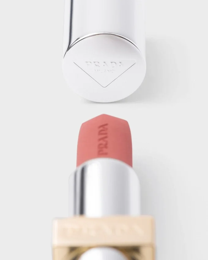 Κραγιόν Prada Monochrome Hyper Matte – B02 – Quartz Κραγιόν Prada Monochrome Hyper Matte – B02 – Quartz