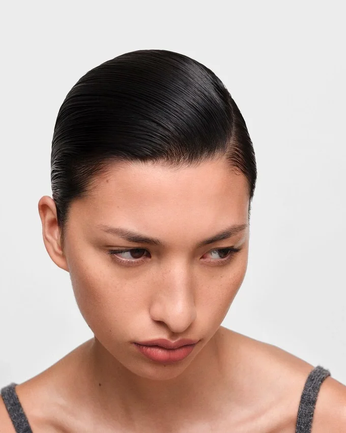 Κραγιόν Prada Monochrome Hyper Matte – B02 – Quartz Κραγιόν Prada Monochrome Hyper Matte – B02 – Quartz