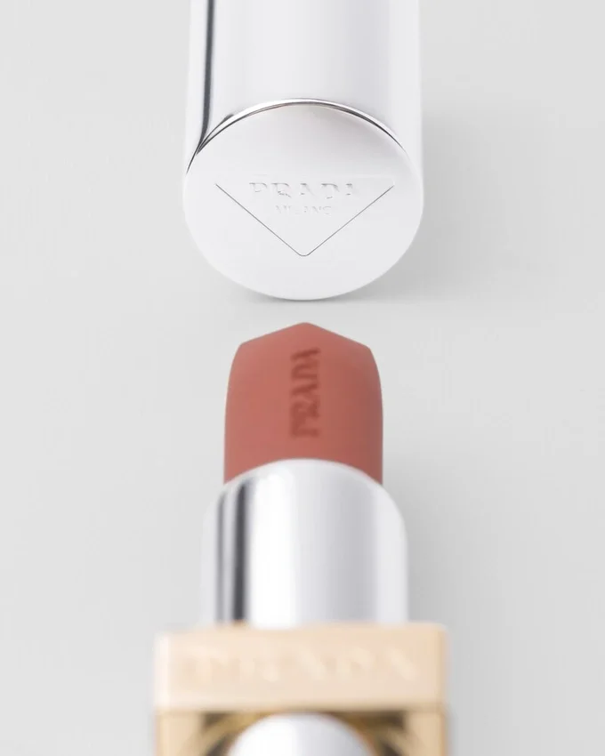 Κραγιόν Prada Monochrome Hyper Matte – B13 – Marron Κραγιόν Prada Monochrome Hyper Matte – B13 – Marron