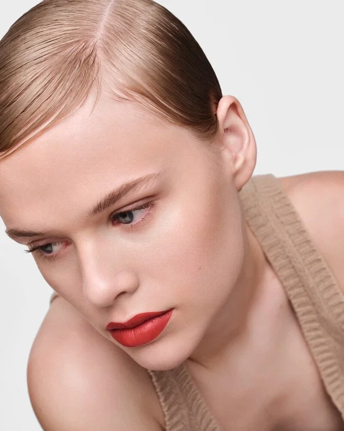 Κραγιόν Prada Monochrome Hyper Matte – O76 – Amber Κραγιόν Prada Monochrome Hyper Matte – O76 – Amber