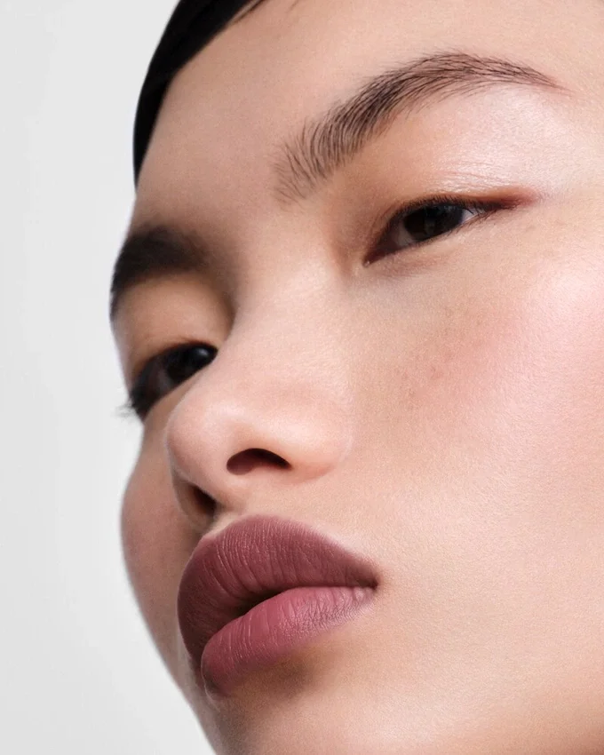 Κραγιόν Prada Monochrome Soft Matte – B105 – Tonka Κραγιόν Prada Monochrome Soft Matte – B105 – Tonka