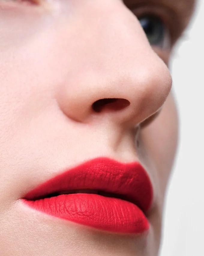 Κραγιόν Prada Monochrome Soft Matte – R127 – Carminio Κραγιόν Prada Monochrome Soft Matte – R127 – Carminio