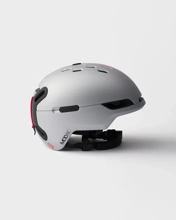 Κράνος χιονιού Prada Linea Rossa by Oakley – Μέγεθος L Κράνος χιονιού Prada Linea Rossa by Oakley – Μέγεθος L