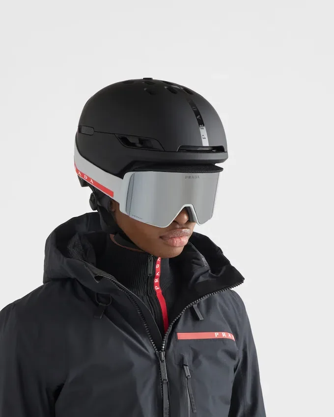 Κράνος χιονιού Prada Linea Rossa by Oakley – Μέγεθος M Κράνος χιονιού Prada Linea Rossa by Oakley – Μέγεθος M