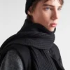 Μαλλί κασκόλ με τσέπη από Re-Nylon Gabardine Μαλλί κασκόλ με τσέπη από Re-Nylon Gabardine