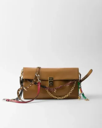Μεγάλη δερμάτινη τσάντα ώμου Prada Soft με διακοσμητικά στοιχεία Μεγάλη δερμάτινη τσάντα ώμου Prada Soft με διακοσμητικά στοιχεία