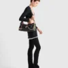 Μεγάλη δερμάτινη τσάντα ώμου Prada Soft με διακοσμητικά στοιχεία Μεγάλη δερμάτινη τσάντα ώμου Prada Soft με διακοσμητικά στοιχεία