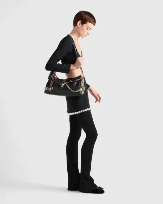 Μεγάλη δερμάτινη τσάντα ώμου Prada Soft με διακοσμητικά στοιχεία