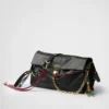 Μεγάλη δερμάτινη τσάντα ώμου Prada Soft με διακοσμητικά στοιχεία Μεγάλη δερμάτινη τσάντα ώμου Prada Soft με διακοσμητικά στοιχεία