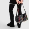 Μεγάλη δερμάτινη τσάντα ώμου Prada Soft με διακοσμητικά στοιχεία Μεγάλη δερμάτινη τσάντα ώμου Prada Soft με διακοσμητικά στοιχεία