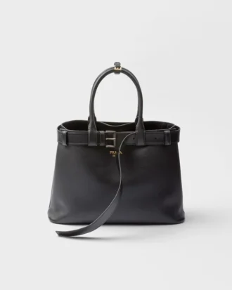 Μεγάλη δερμάτινη τσάντα Prada με αγκράφα και ζώνη