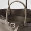Μεγάλη δερμάτινη τσάντα Prada με αγκράφα και ζώνη