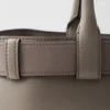 Μεγάλη δερμάτινη τσάντα Prada με αγκράφα και ζώνη