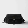 Μεγάλη τσάντα ώμου Prada Explore από δέρμα Nappa με πτερύγιο Μεγάλη τσάντα ώμου Prada Explore από δέρμα Nappa με πτερύγιο