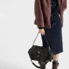 Μεγάλη τσάντα ώμου Prada Explore από δέρμα Nappa με πτερύγιο Μεγάλη τσάντα ώμου Prada Explore από δέρμα Nappa με πτερύγιο