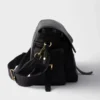 Μεγάλη τσάντα ώμου Prada Explore από δέρμα Nappa με πτερύγιο Μεγάλη τσάντα ώμου Prada Explore από δέρμα Nappa με πτερύγιο