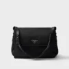 Μεγάλη τσάντα ώμου Prada Traveller με επένδυση από Re-Nylon