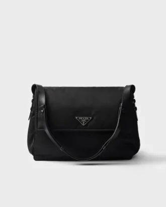 Μεγάλη τσάντα ώμου Prada Traveller με επένδυση από Re-Nylon