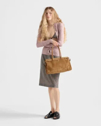 Μεγάλη τσάντα Prada Bonnie από σουέτ
