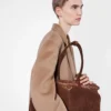 Μεγάλη τσάντα Prada Bonnie από σουέτ Μεγάλη τσάντα Prada Bonnie από σουέτ