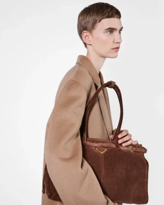 Μεγάλη τσάντα Prada Bonnie από σουέτ