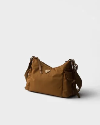 Μεγάλη τσάντα Prada Explore από Re-Nylon και δέρμα
